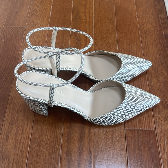 Marc Fisher Velise ankle strap pointed toe heels size 8M - Picture 2 of 5